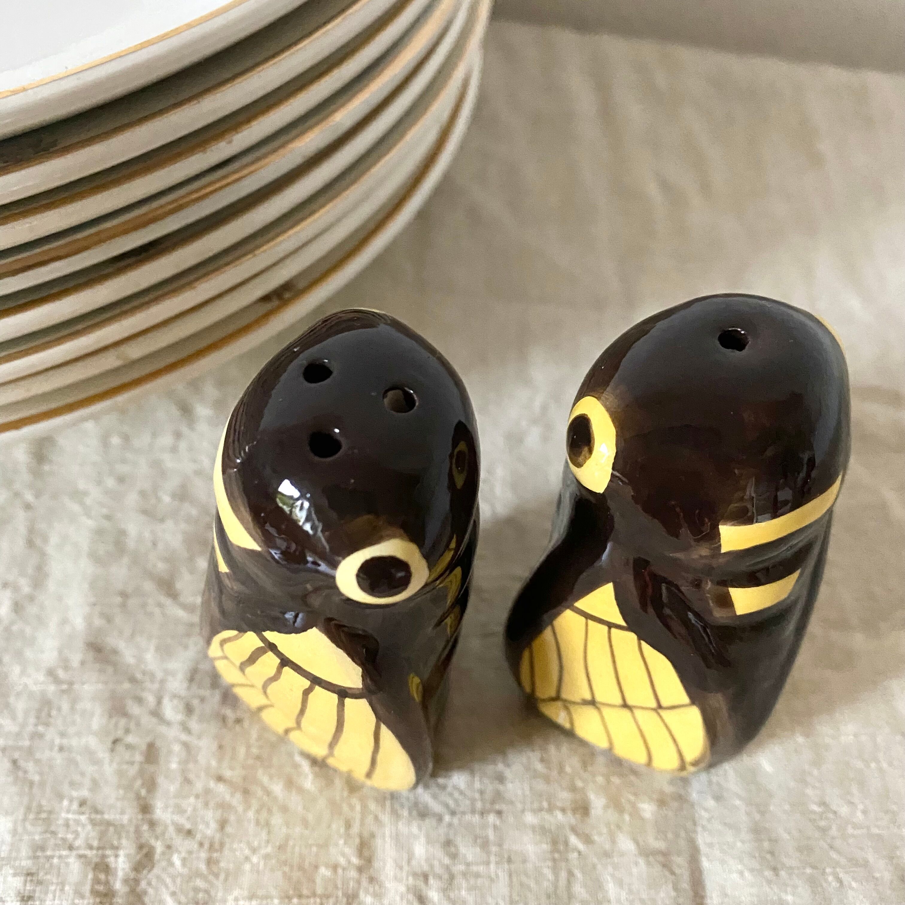 Cicada pepper shaker