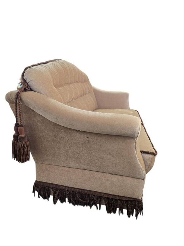 Canapé vintage beige deux places avec franges