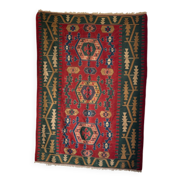 Tapis turc à dominante rouge