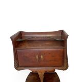 Tables de chevet italiennes Art déco en ronce de noyer, années 1950. Il ya une tablette supérieure en verre