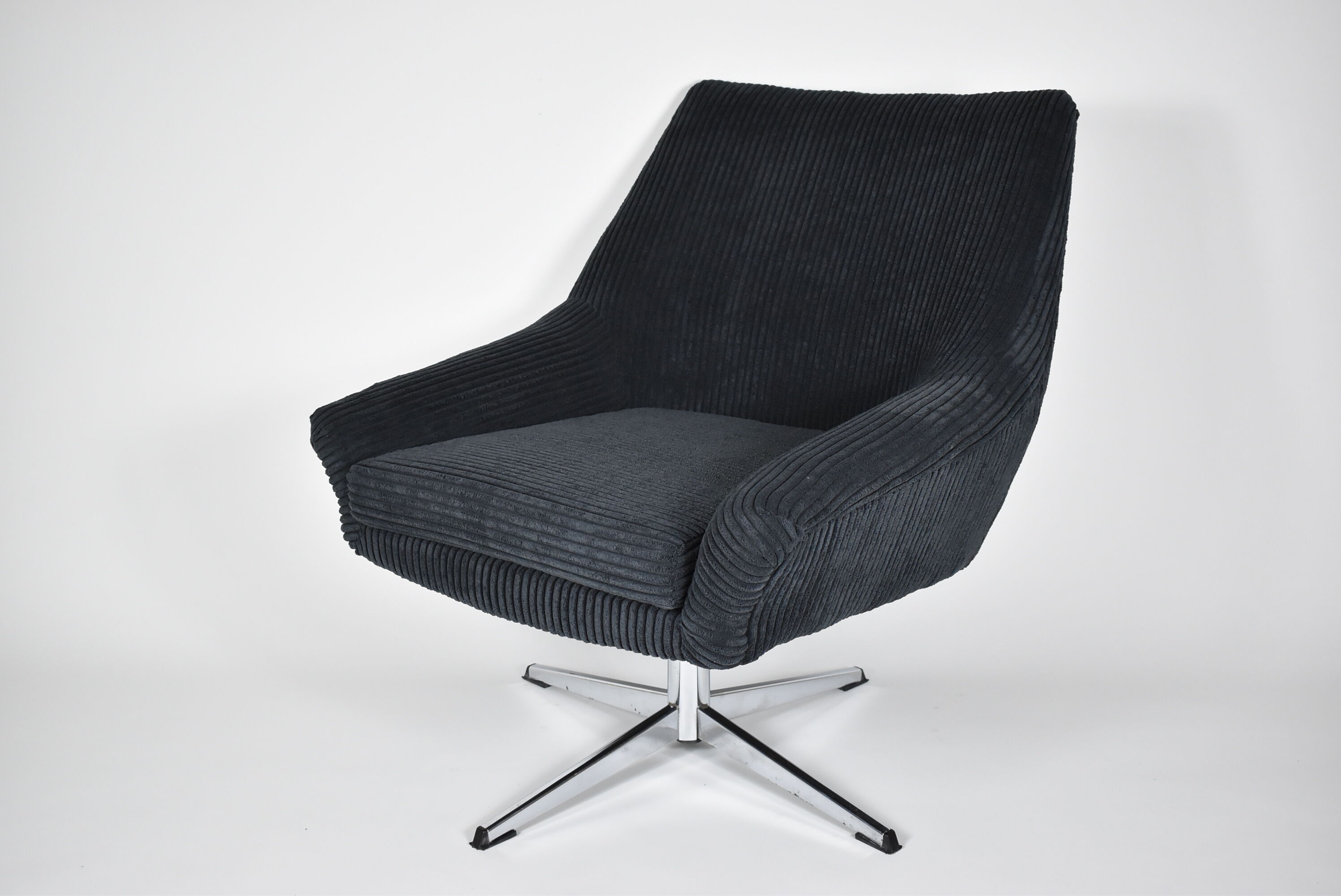 Mid-century armchair Shell, Deutsche Democratic Republic, DDR, 1960s, Black Cord, Chrome
