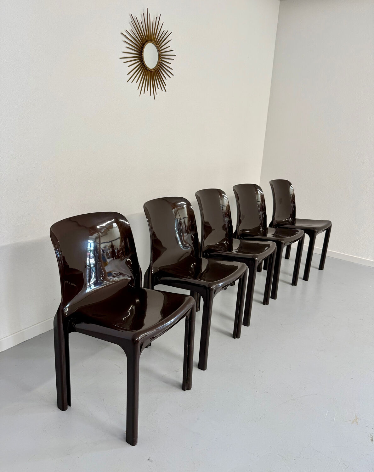 Set of 5 Selene plastic chairs designed by Vico Magistretti Artemide