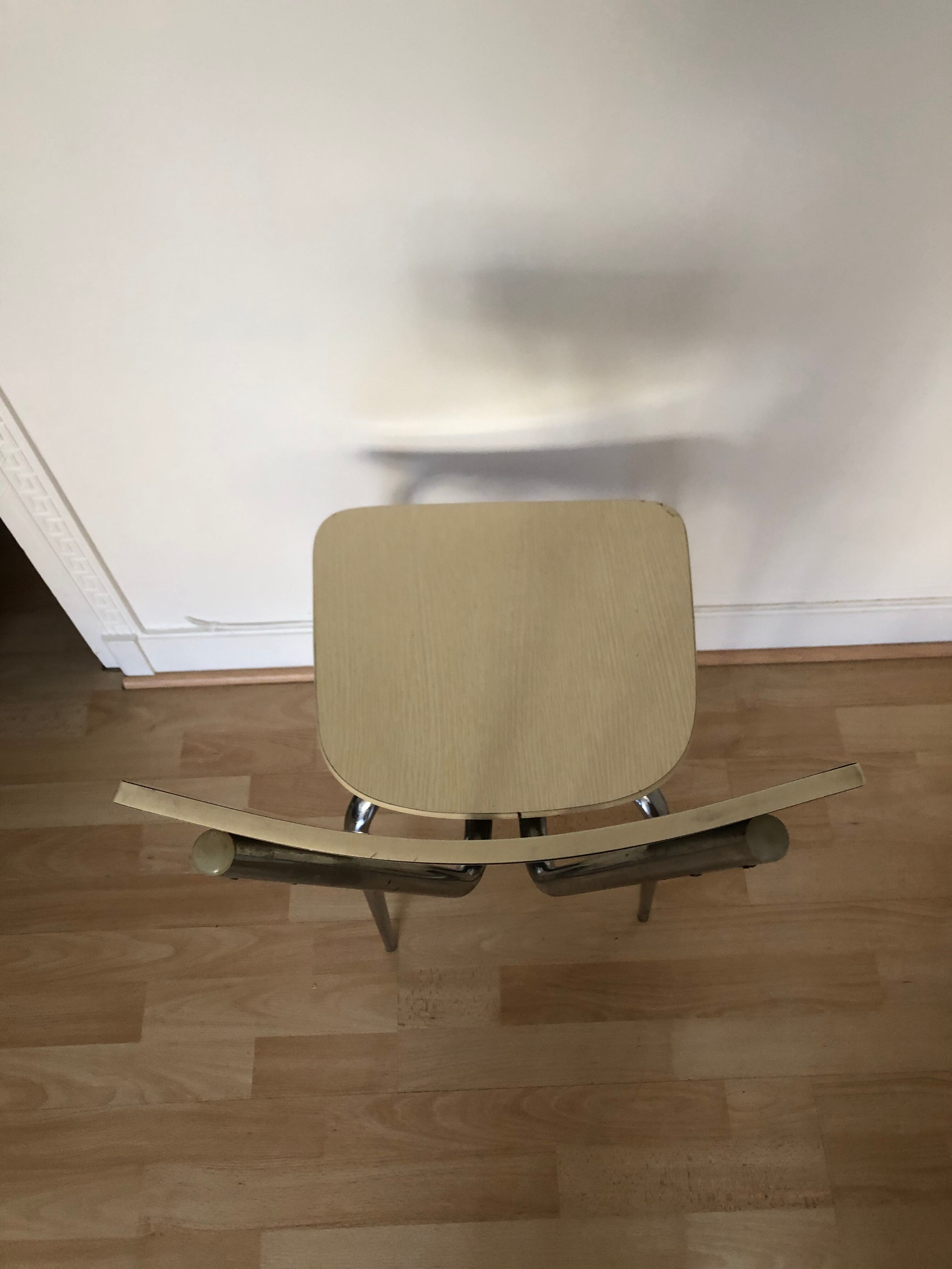 Chaise formica jaune pale