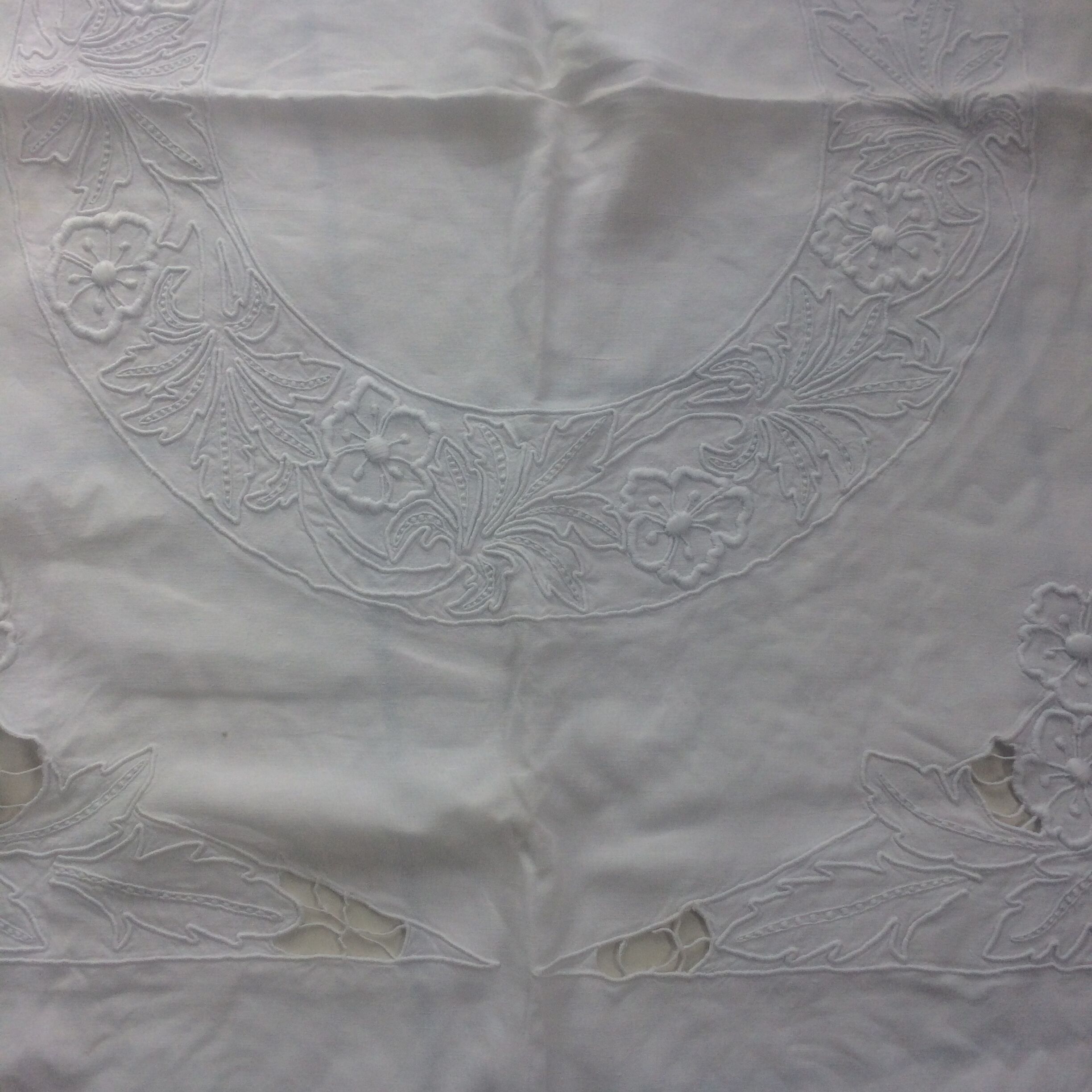 Old square nappee. Almost fully embroidered hand.