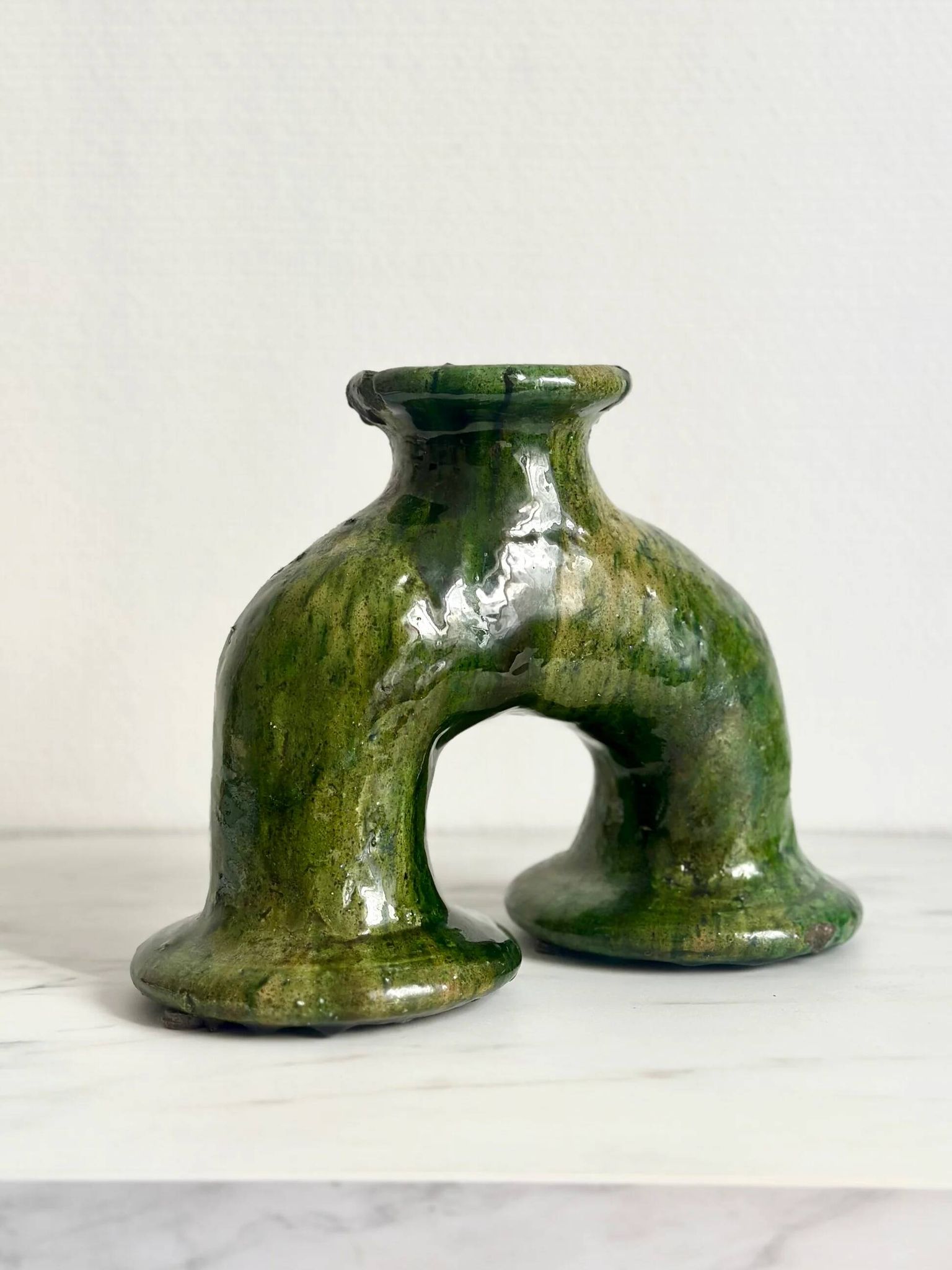 Sculptural vase in glazed ceramic from Tamegroute.