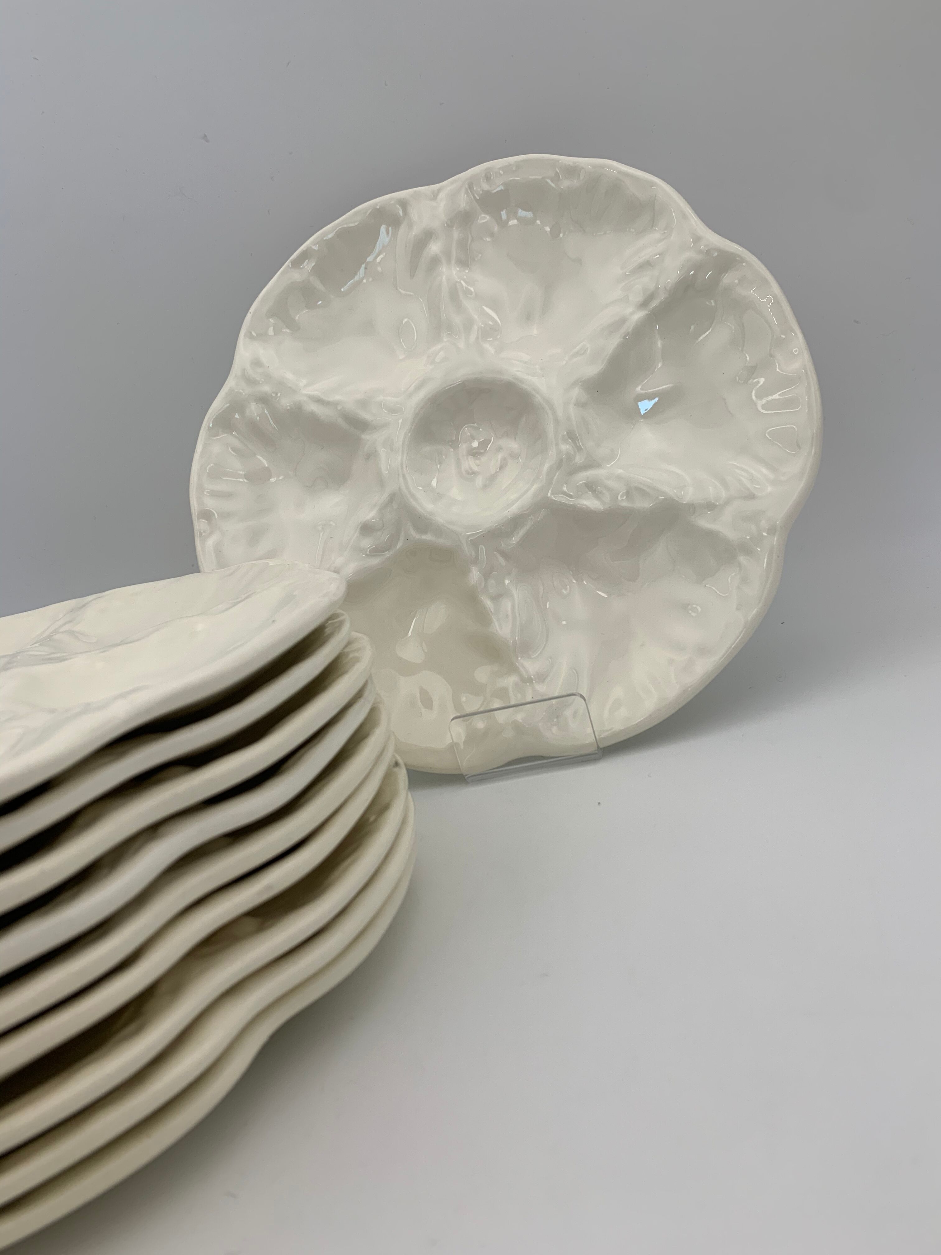 Lot de 10 assiettes à huîtres vintage en faïence de GIEN, blanc, signées - Années 1970