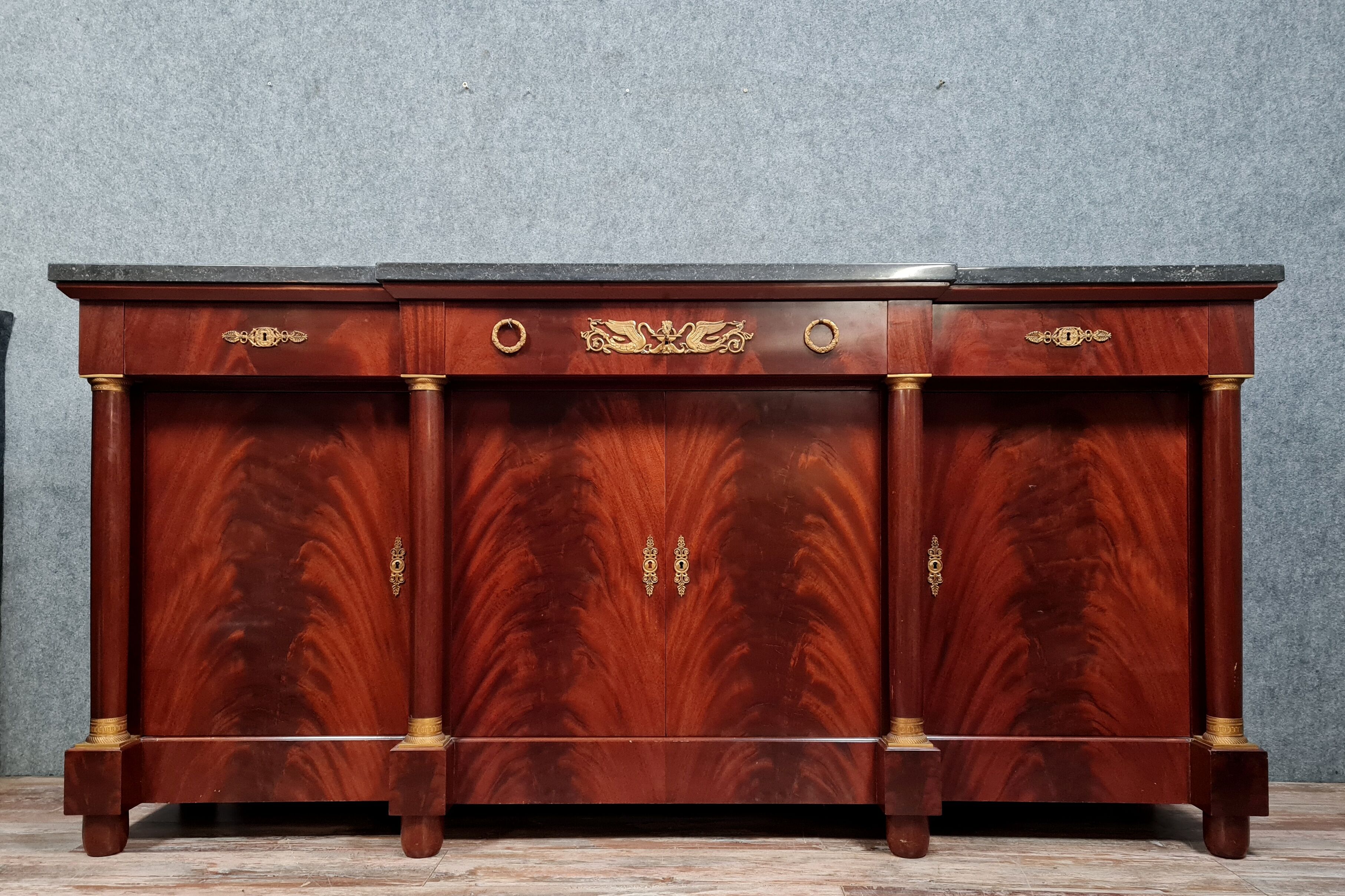 Sideboard in mahogany and mahogany feather