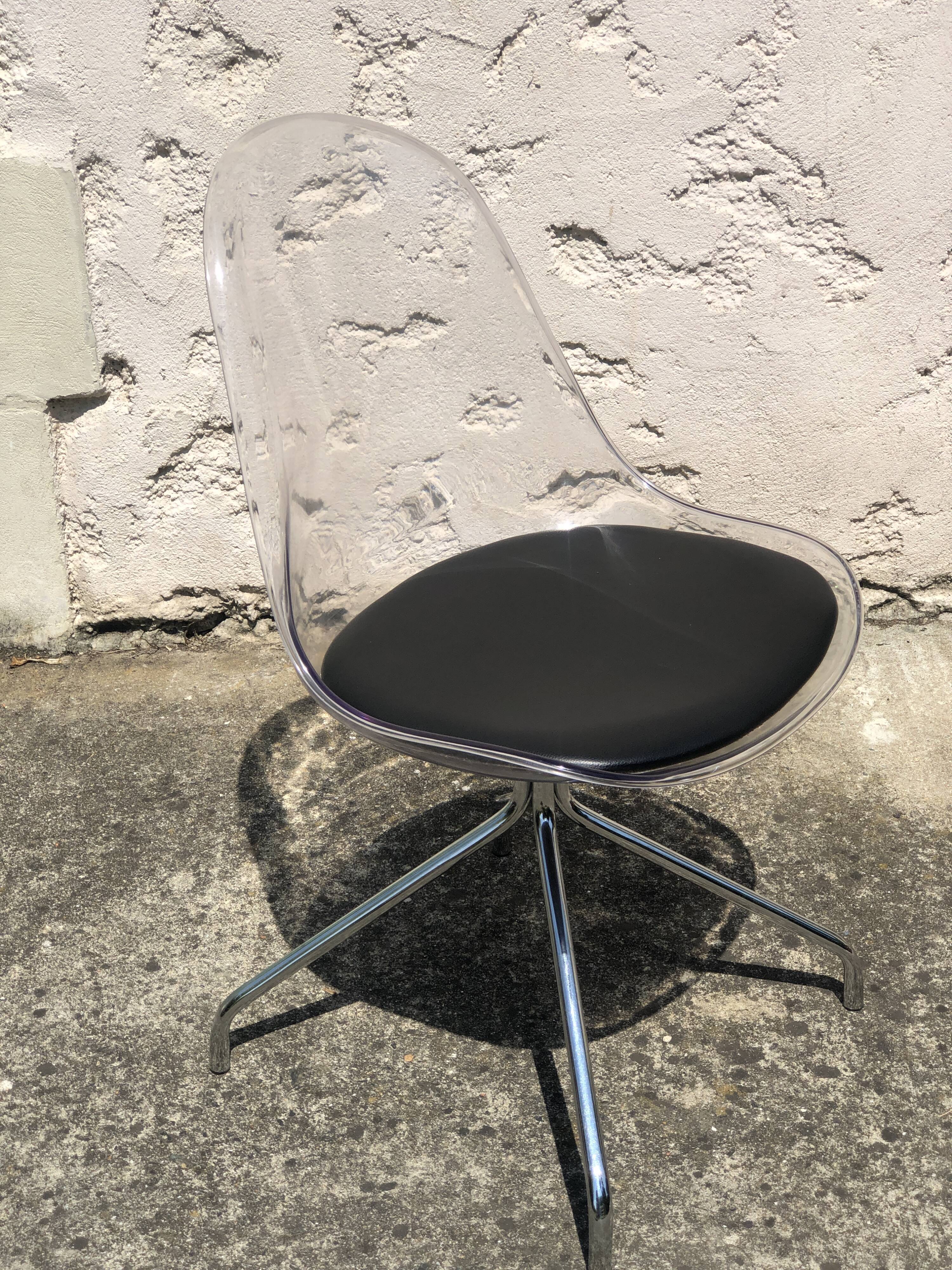 Pair of plexiglass chairs and 4 chrome legs