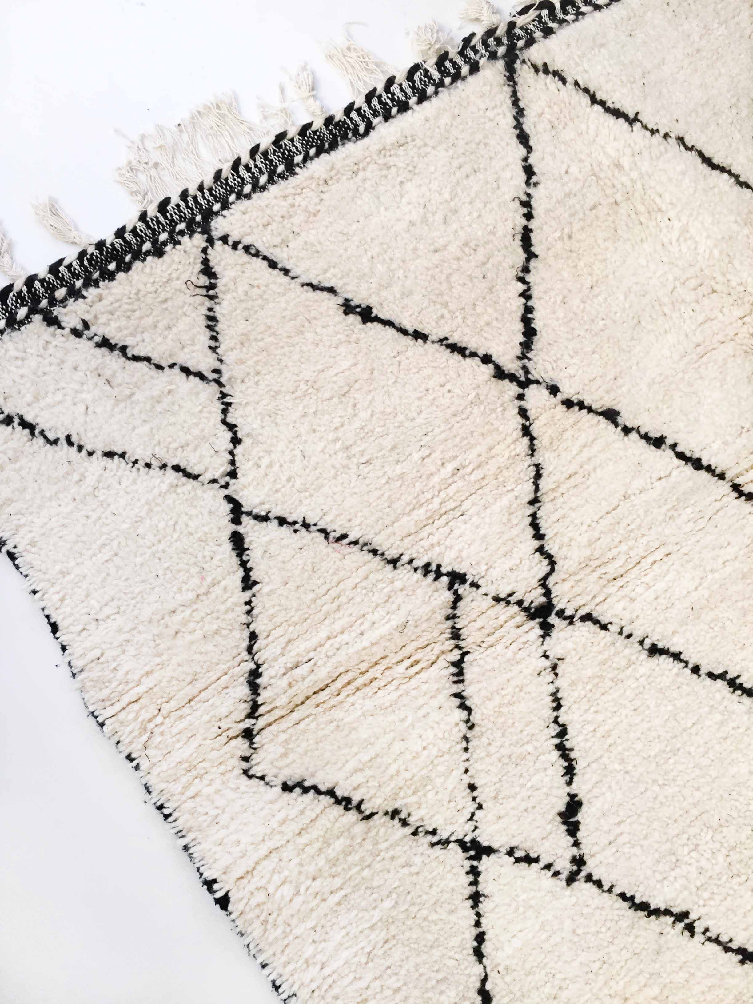 Berber rug Beni Ouarain with black graphic patterns 301x193cm