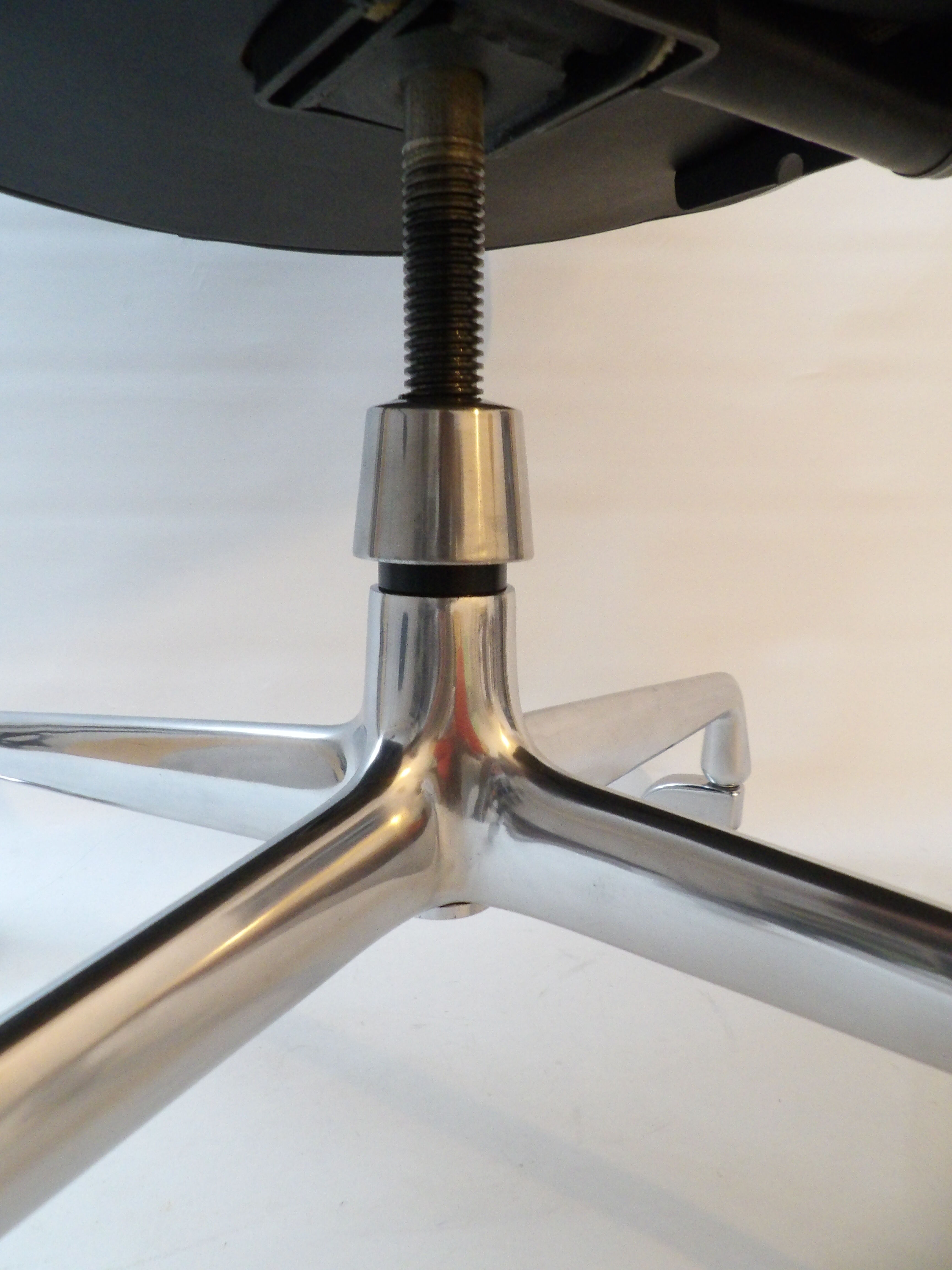 Charles Eames "Time Life" office chair edited by Herman Miller