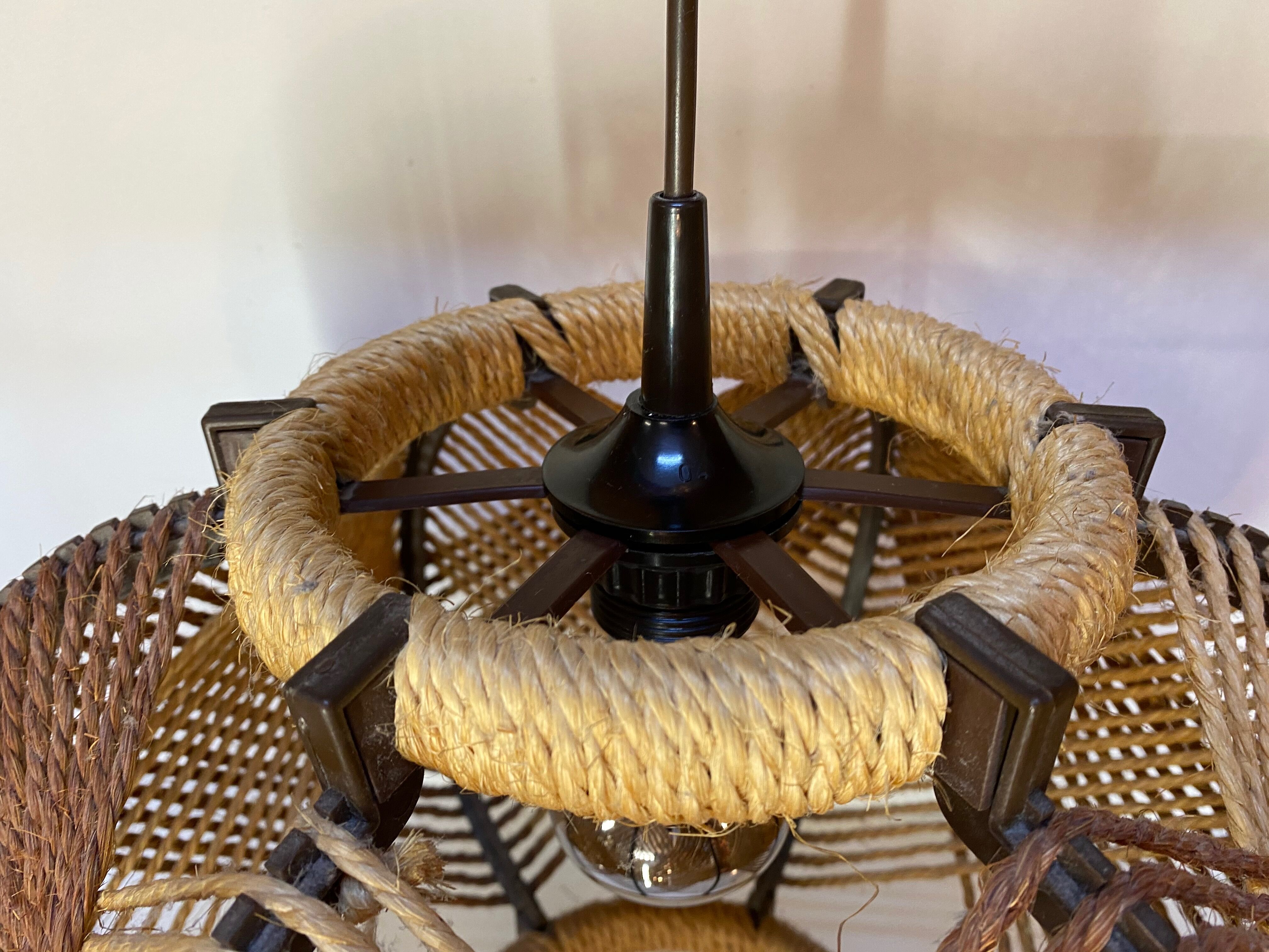 Scandinavian hanging lamp in plastic and stretched wire, 1950