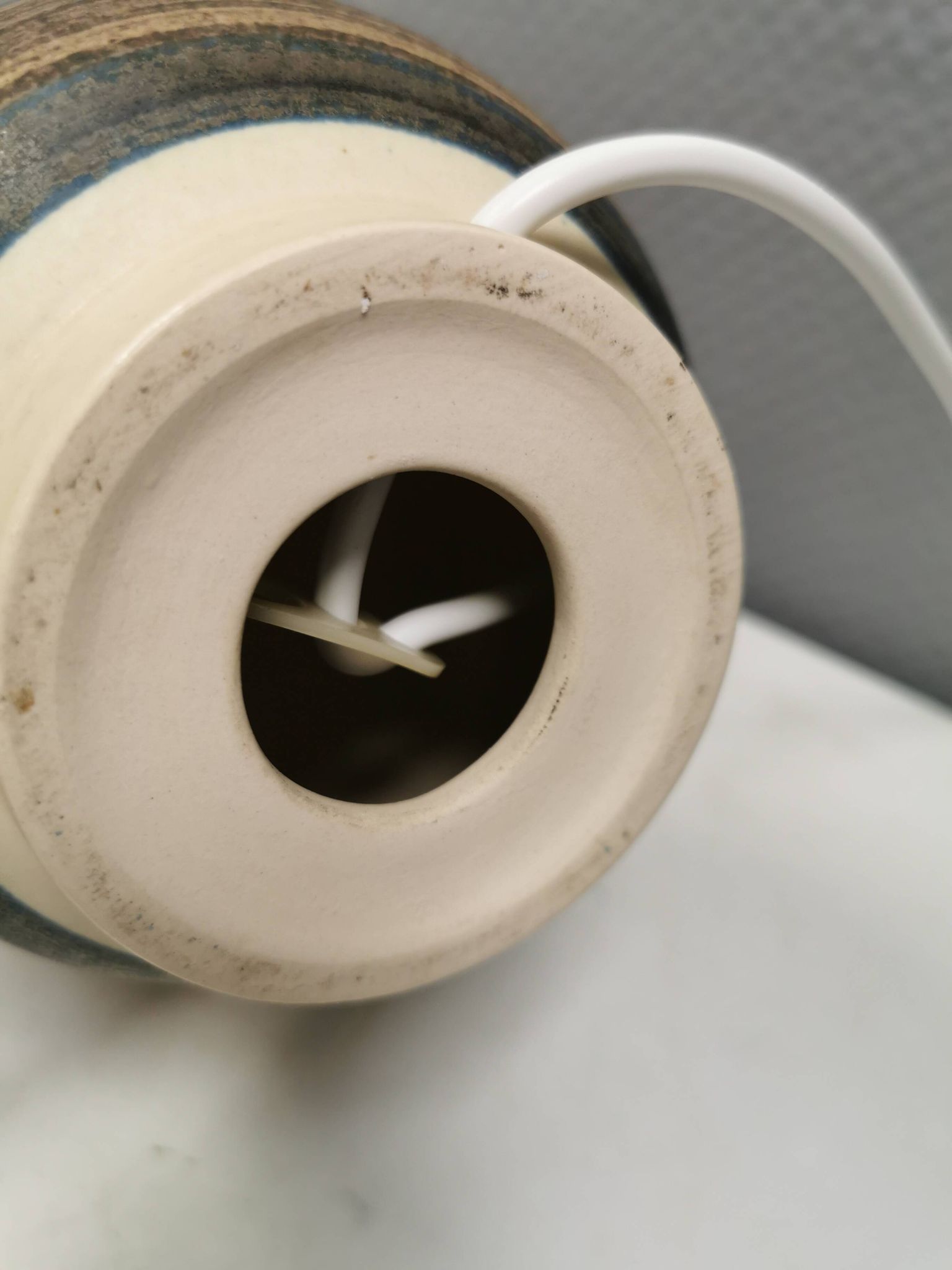 Beautiful table lamp in Ceramic, Danish and from the 1970-80s.