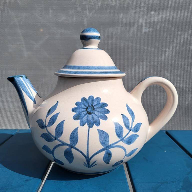 Théière Longchamp "Fleur bleue"