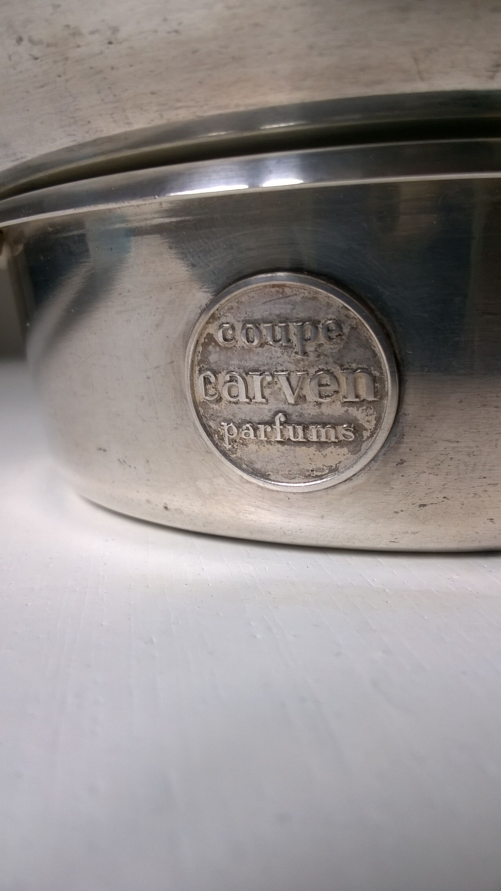 Pique flowers -cut Carven perfumes