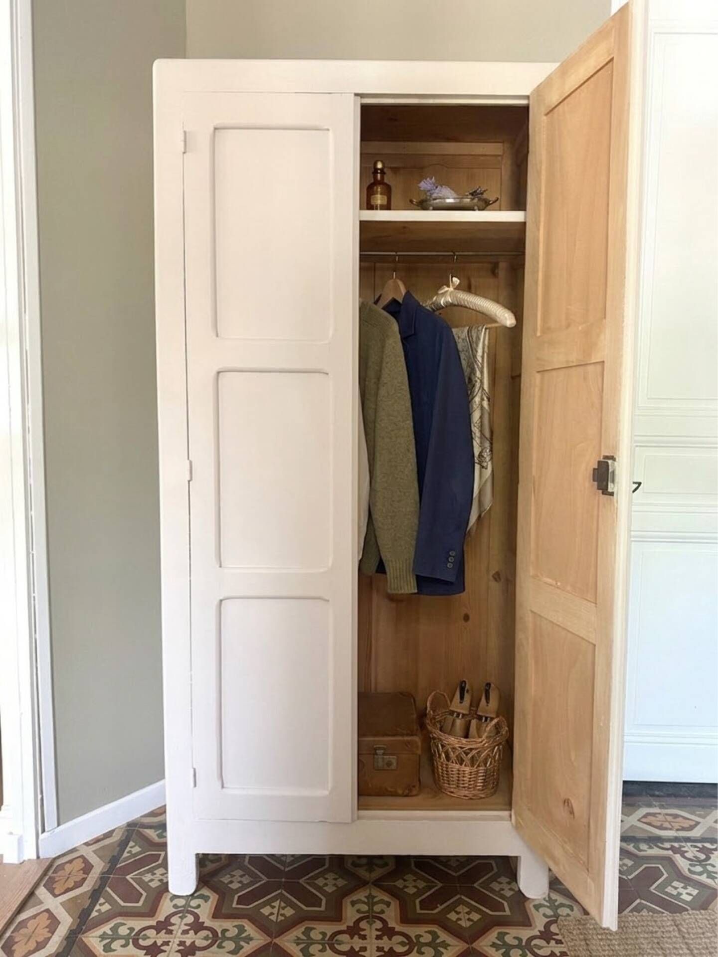 Armoire parisienne authentique 