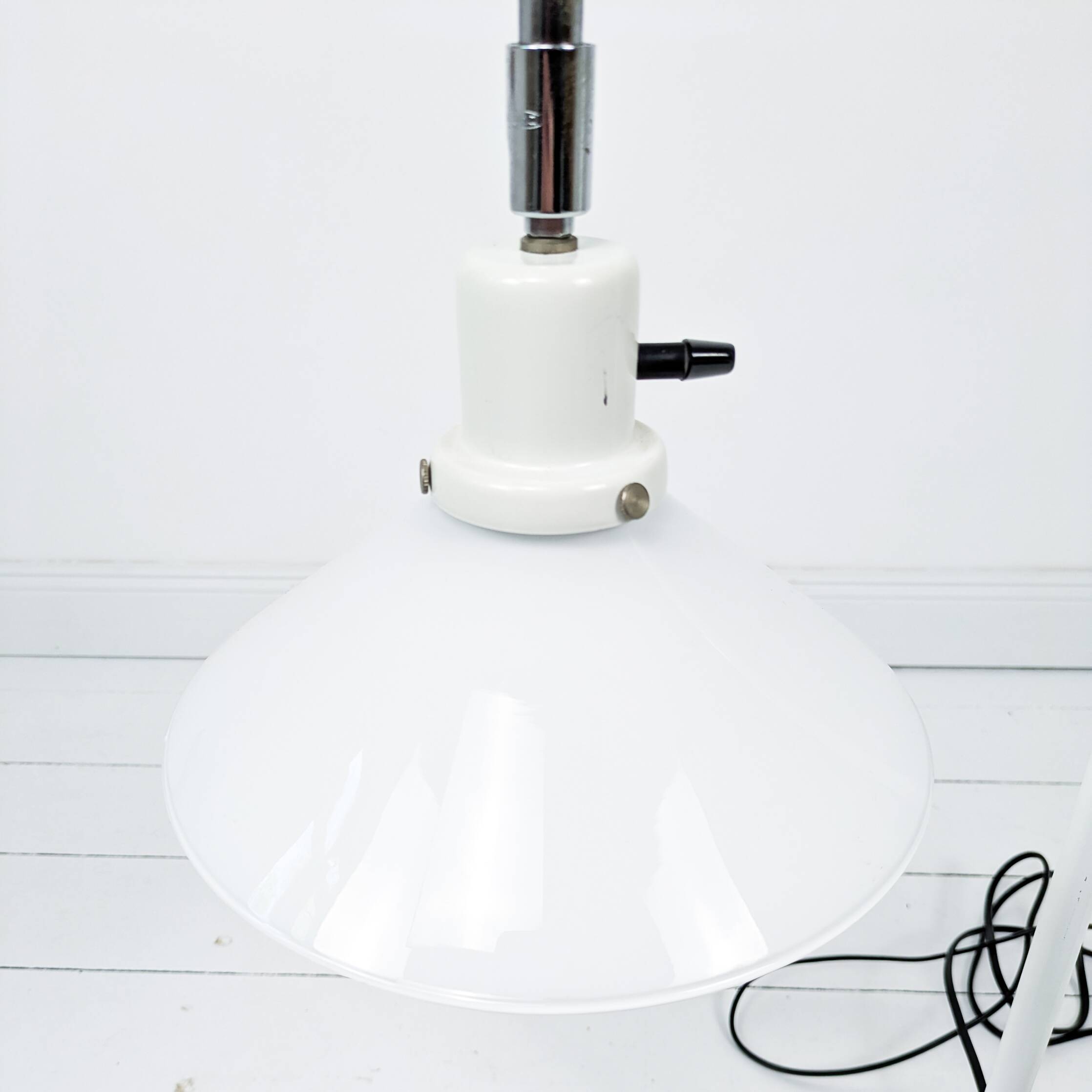 Lampe de bureau vintage scandinave – métal noir, orientable