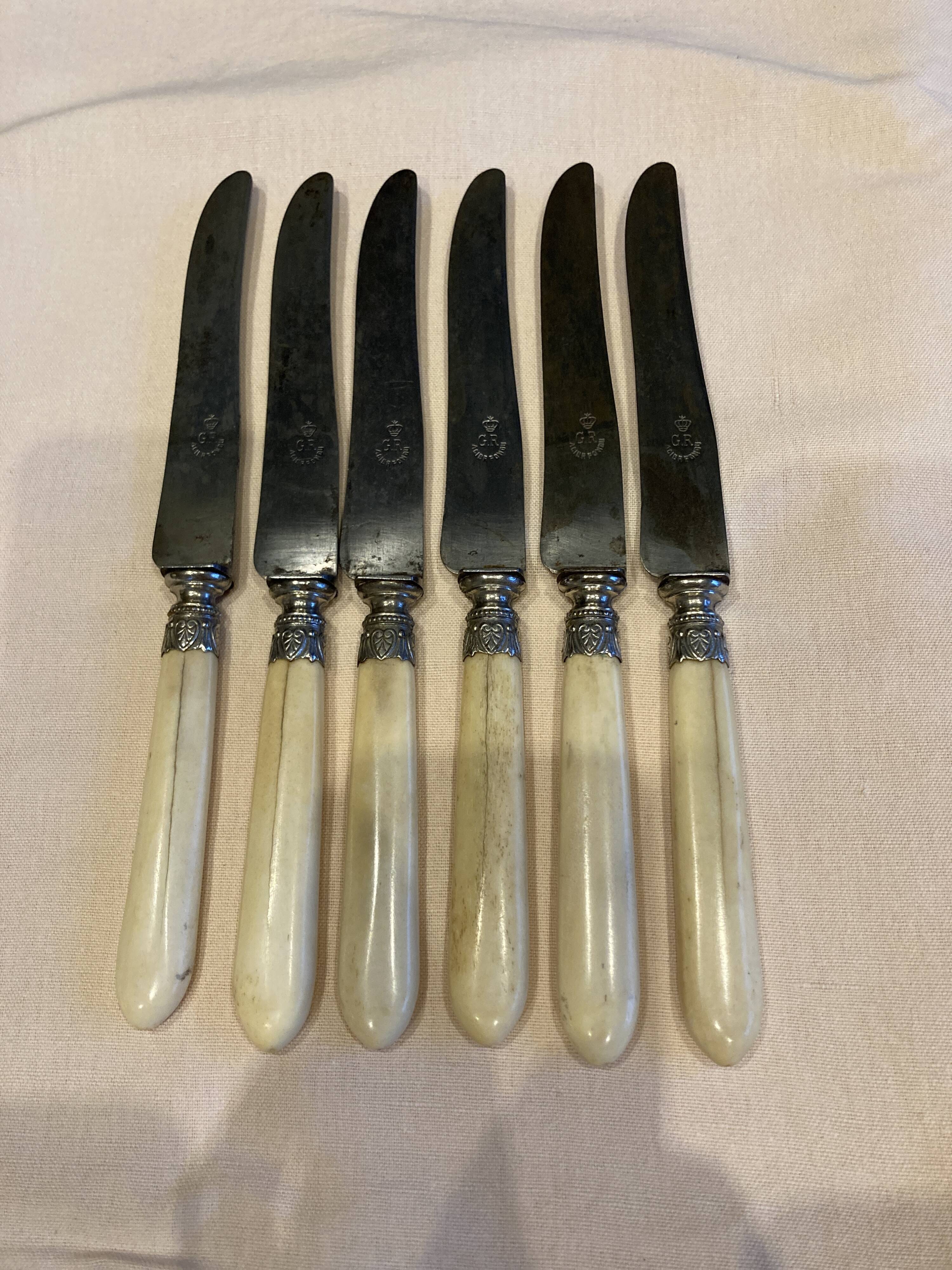 Series of 6 horn handle knives