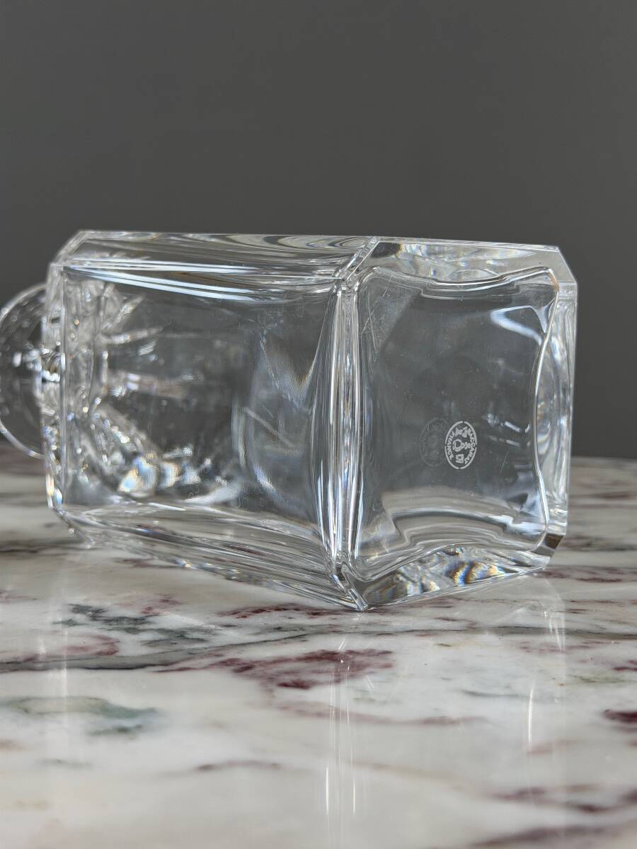 Paire de carafes en cristal de Baccarat, XXe Siècle