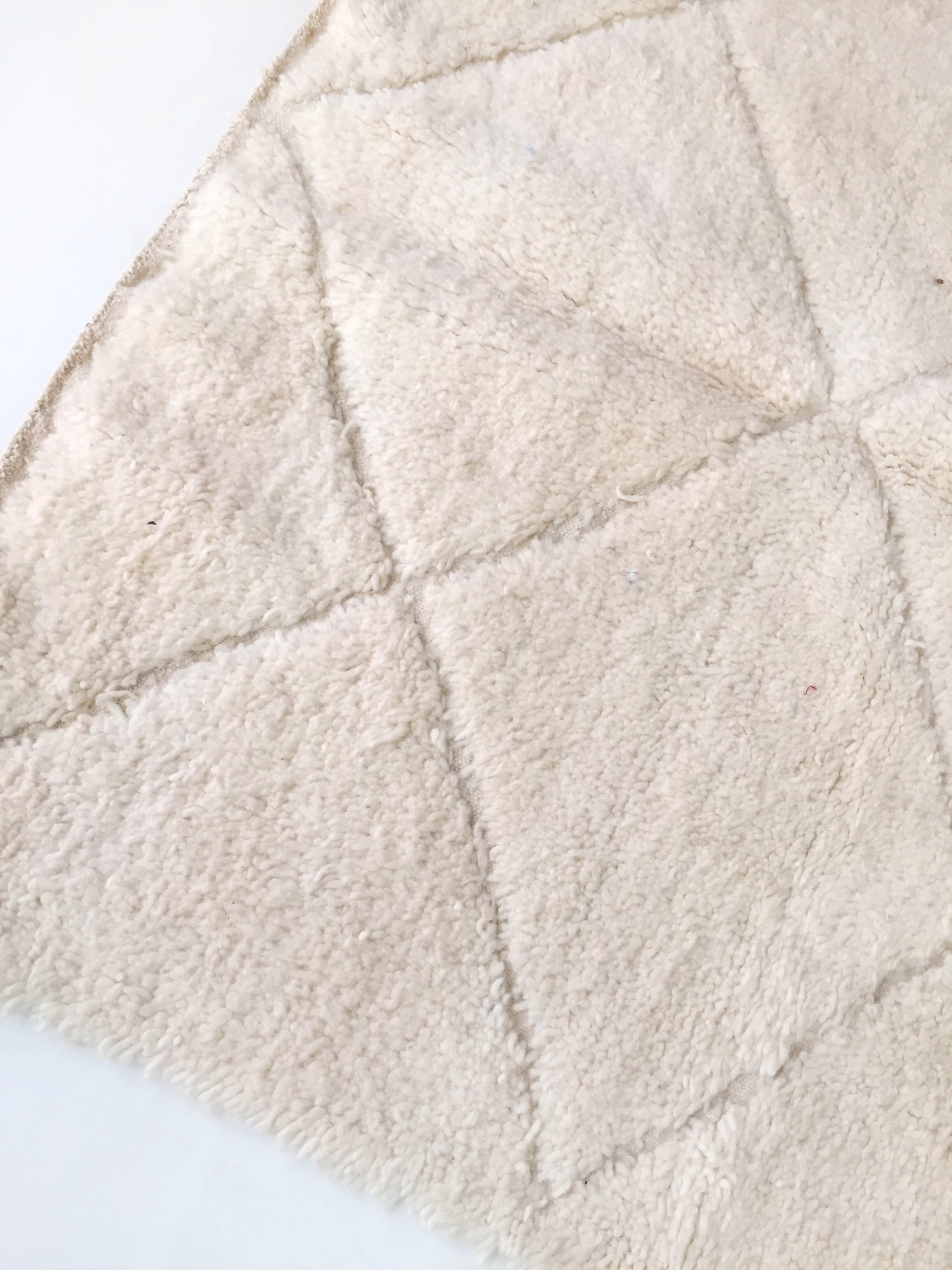 Moroccan Berber carpet Beni Ouarain ecru uni with engraved diamonds 218x142cm