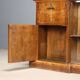 Antique Art Deco display cabinet in walnut and maple veneer, 20th century.