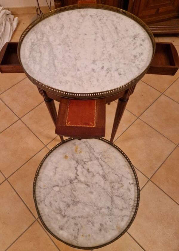 Paire de tables gigognes anciennes marbre et laiton – style Louis XVI