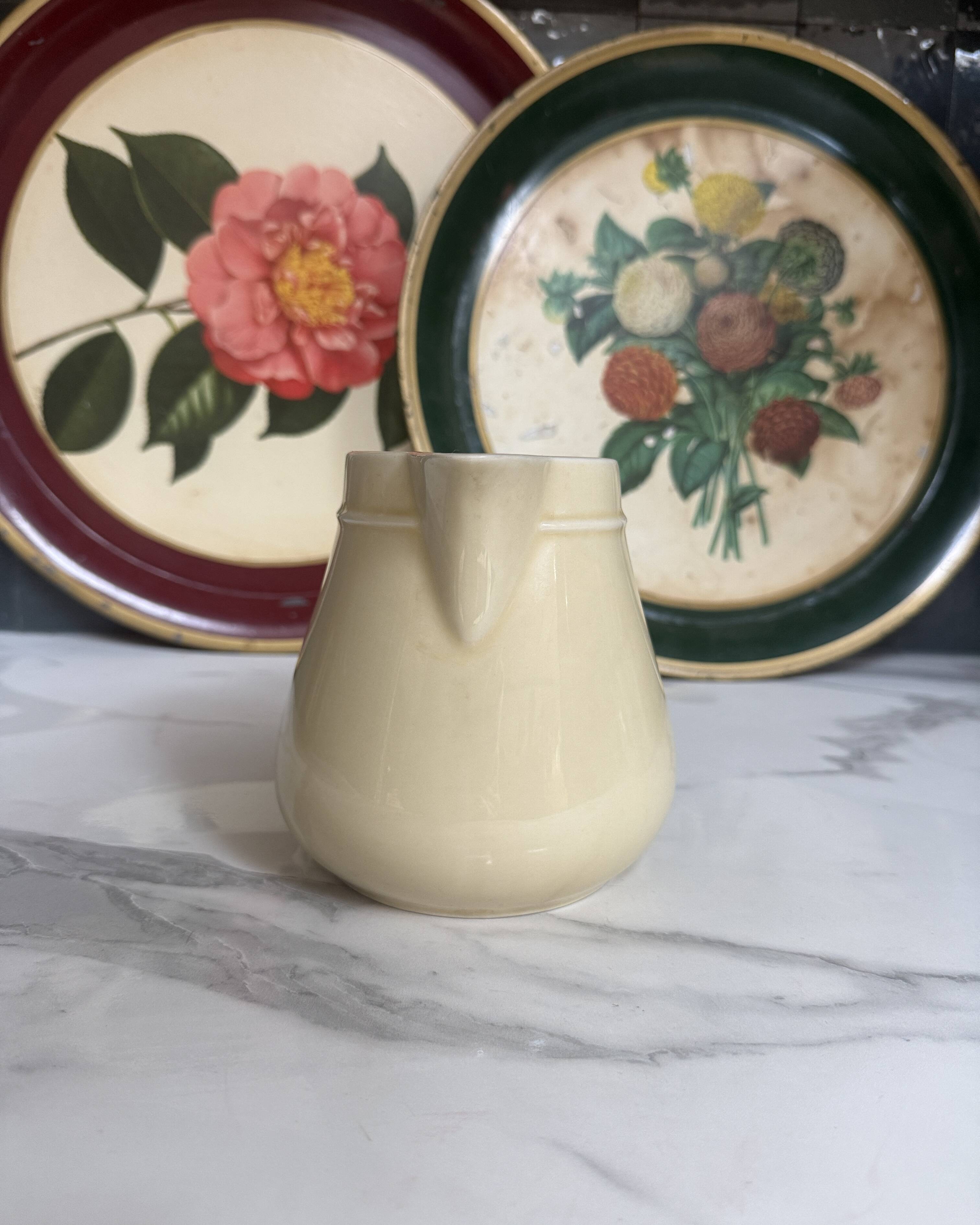 Pichet vintage jaune beurre