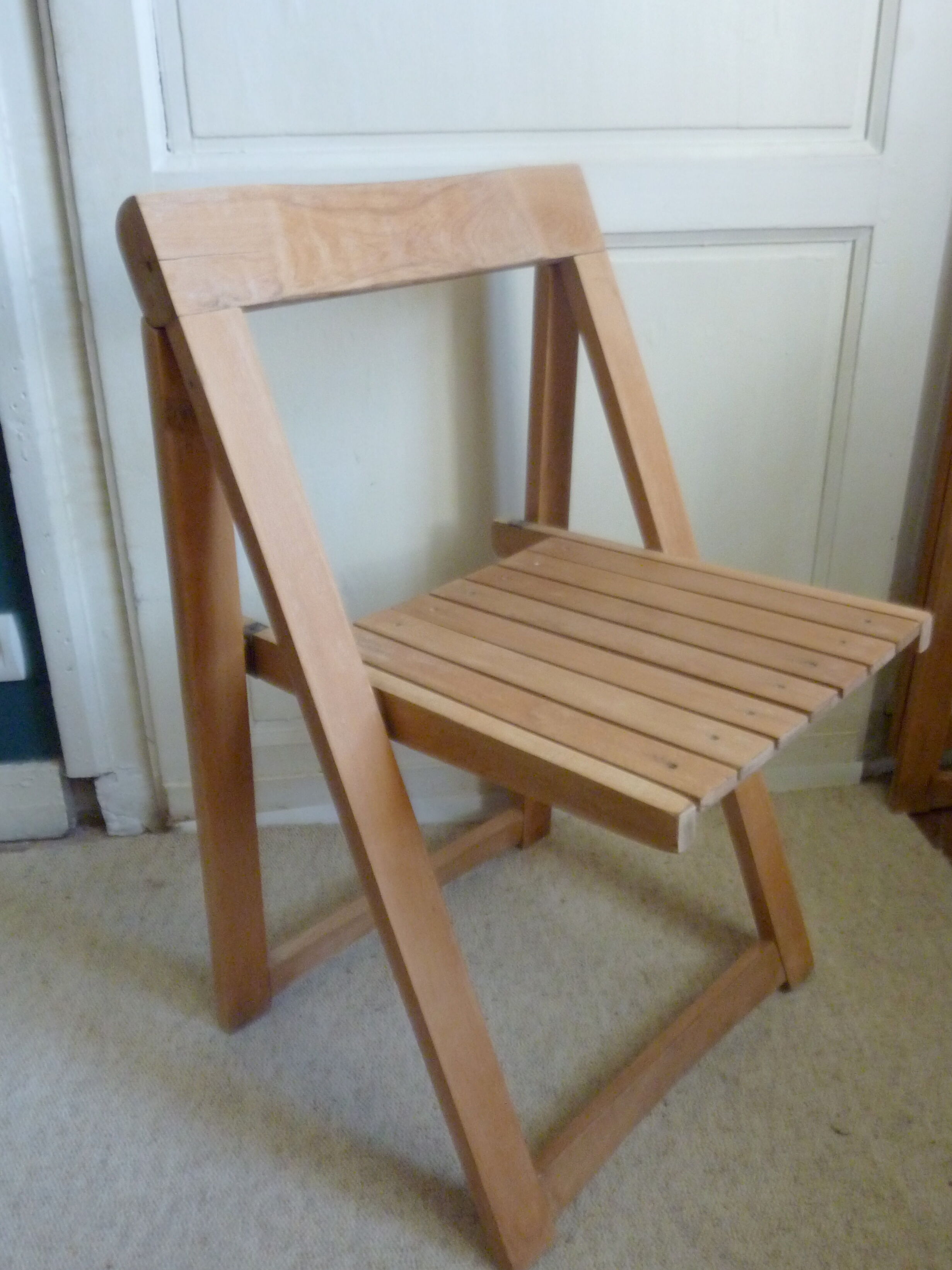 Folding chair 60
