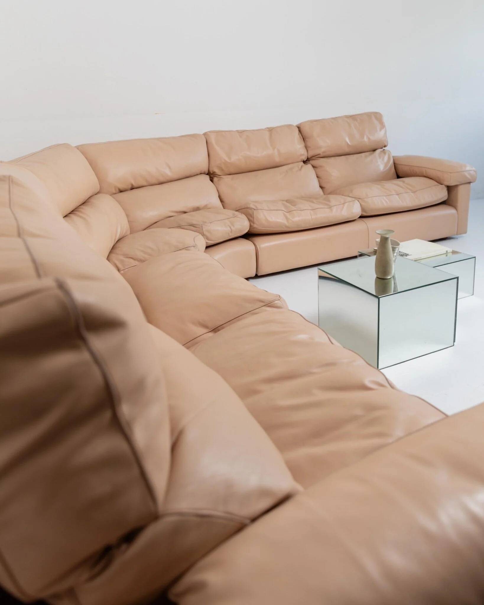 Canapé modulable vintage en cuir des années 1970, couleur blush, par Tito Agnoli pour Poltrona Frau, modèle Petronio, design mid-century, mobilier de luxe