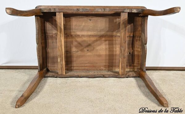 Table, bureau en noyer et merisier style Louis XV, début XIXème