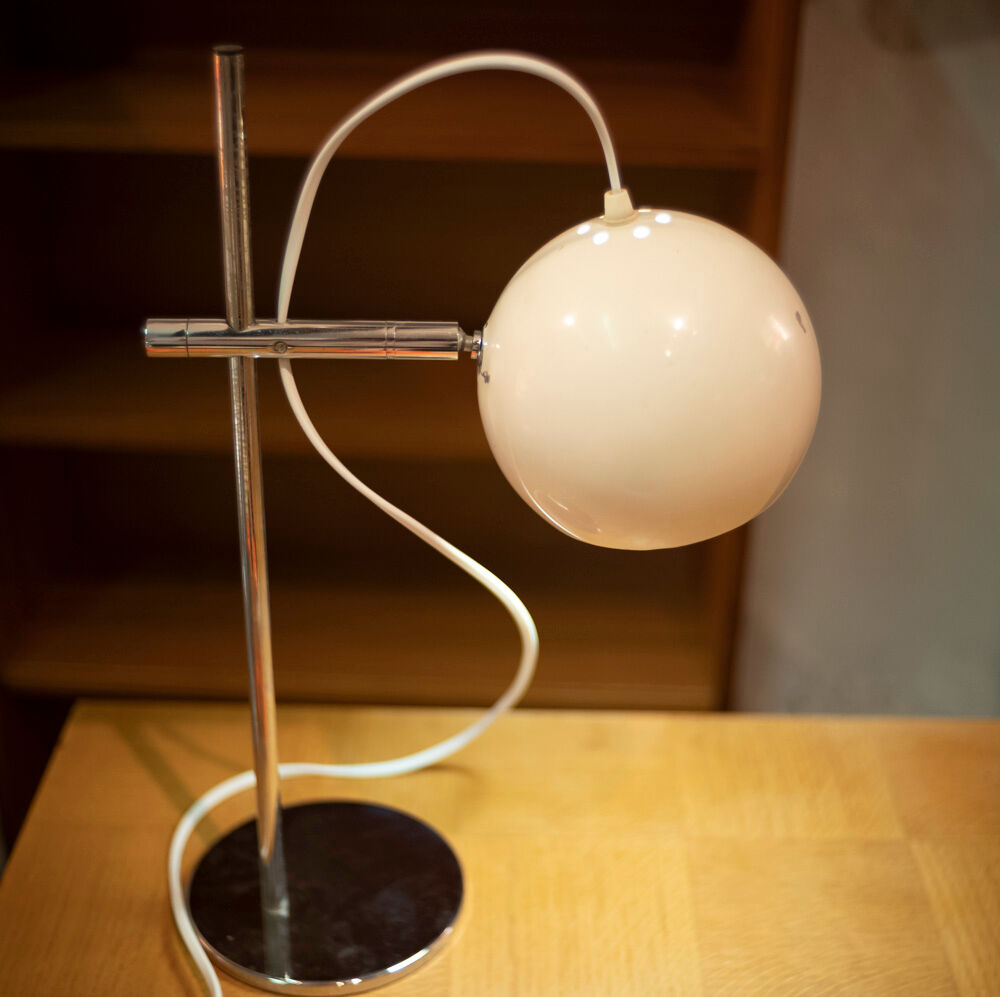 Vintage eyeball lamp