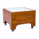 Table d'appoint en teck sur des roulettes