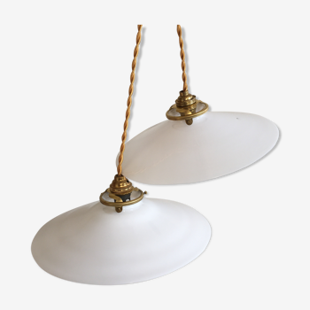 Pair of opaline suspensions