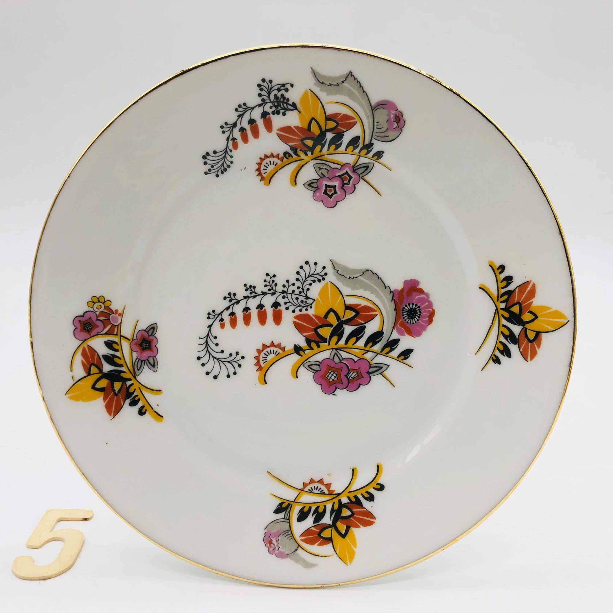 6 Dessert plates and a serving dish, M-Fres.