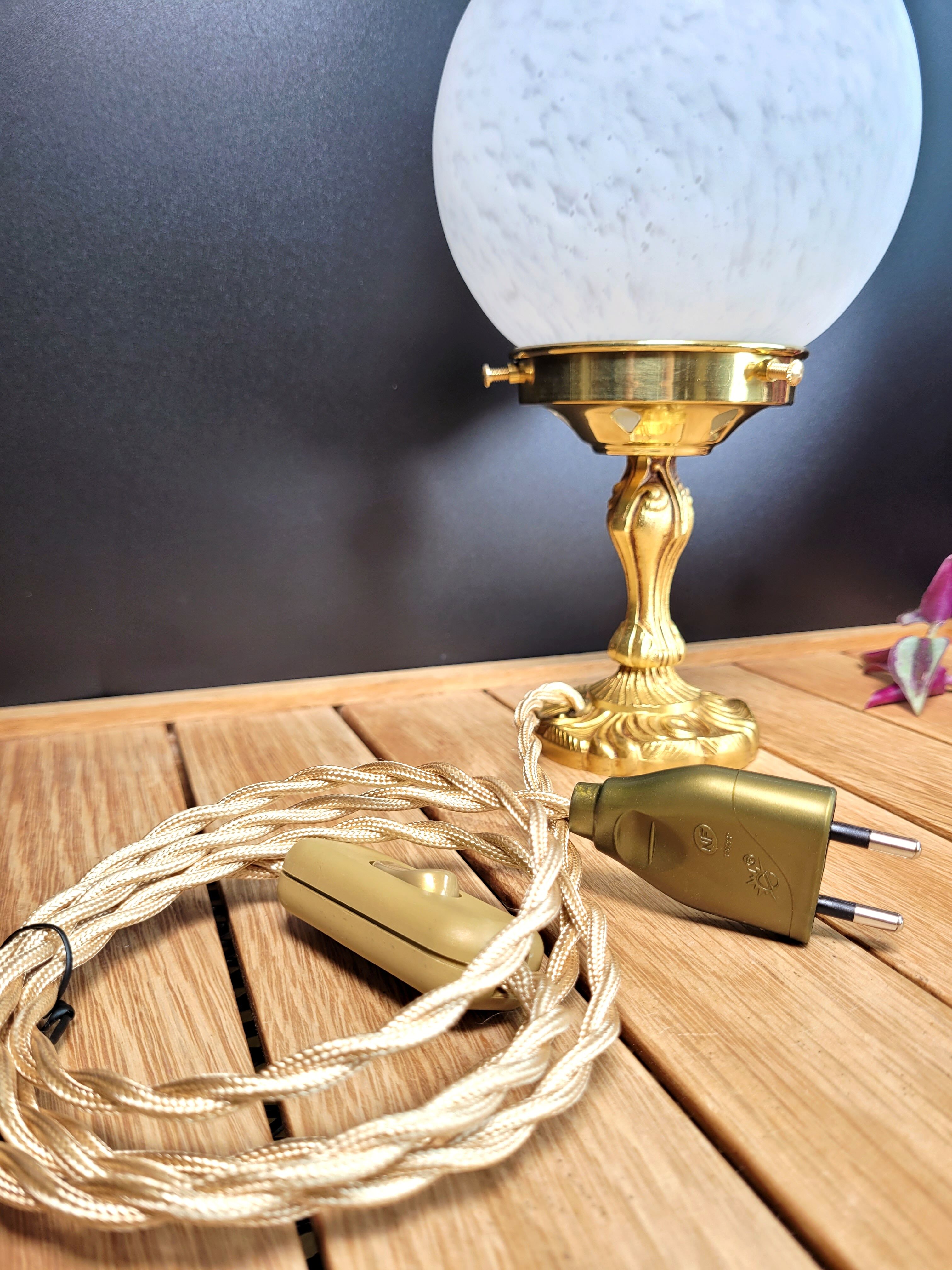 Clichy globe brass lamp