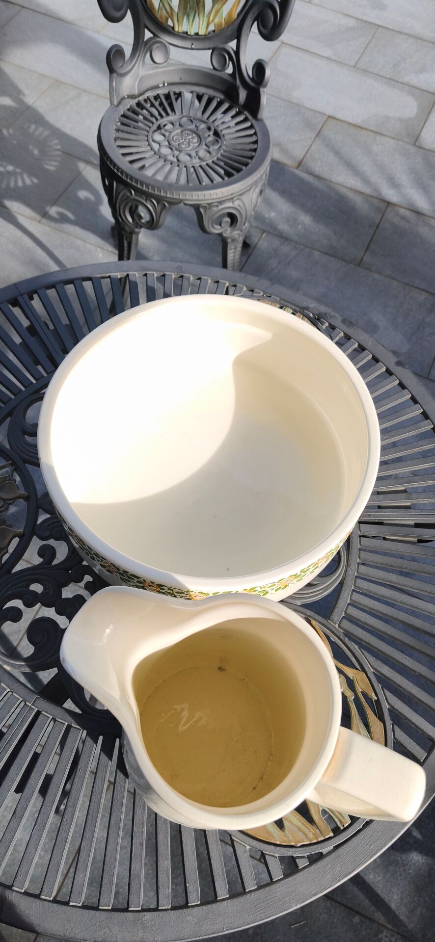 Vintage toilet set in Villeroy & Boch earthenware (1920-1931)
