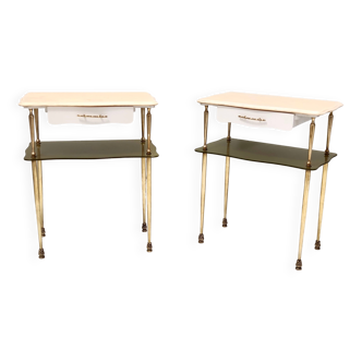Paire de tables de nuit laquées blanches avec plateaux en marbre et étagères en verre, Italie