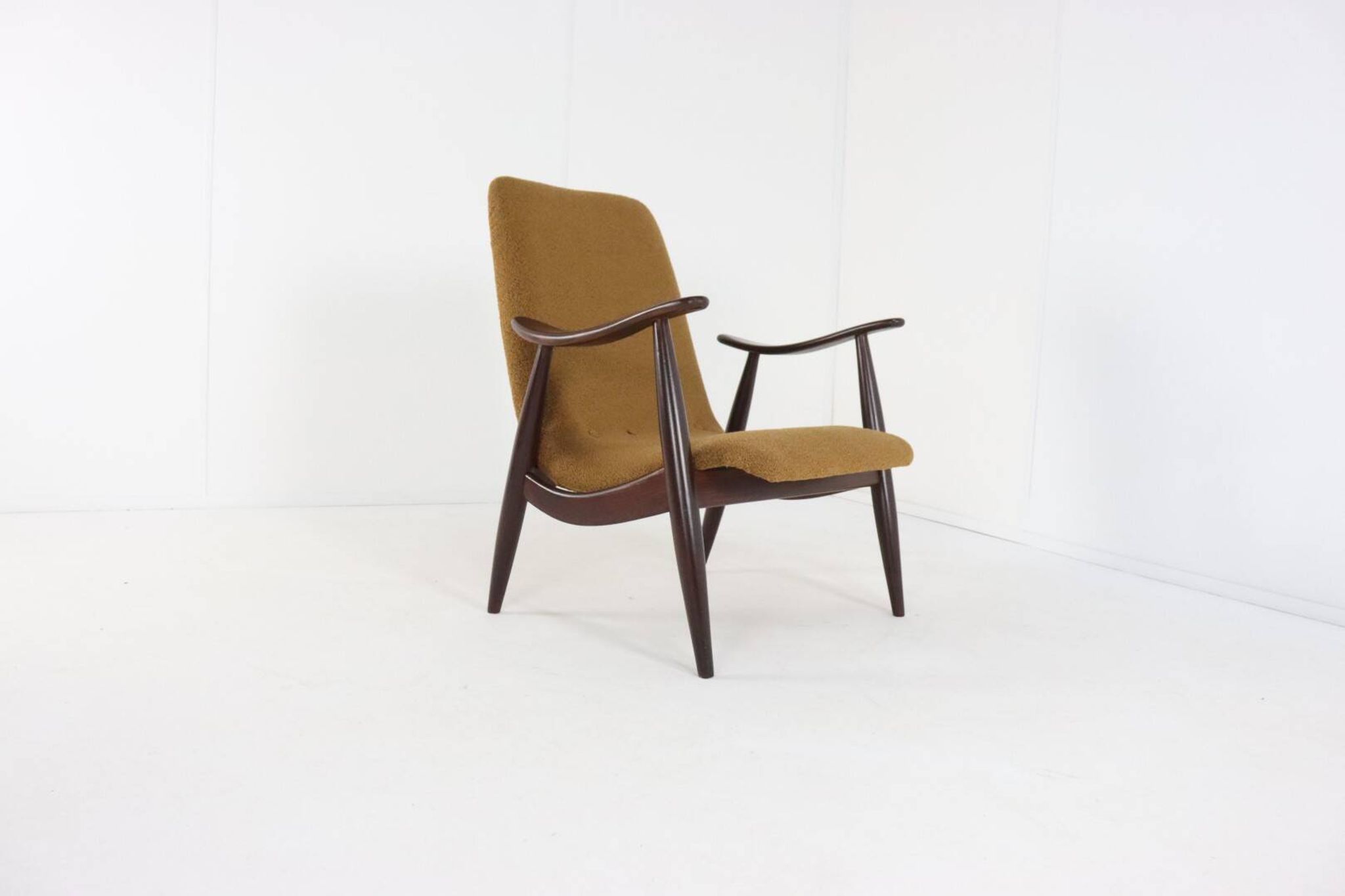 Armchair 'Popkensburg' Attr. Louis van Teeffelen for Wébé | 3 pieces in sto