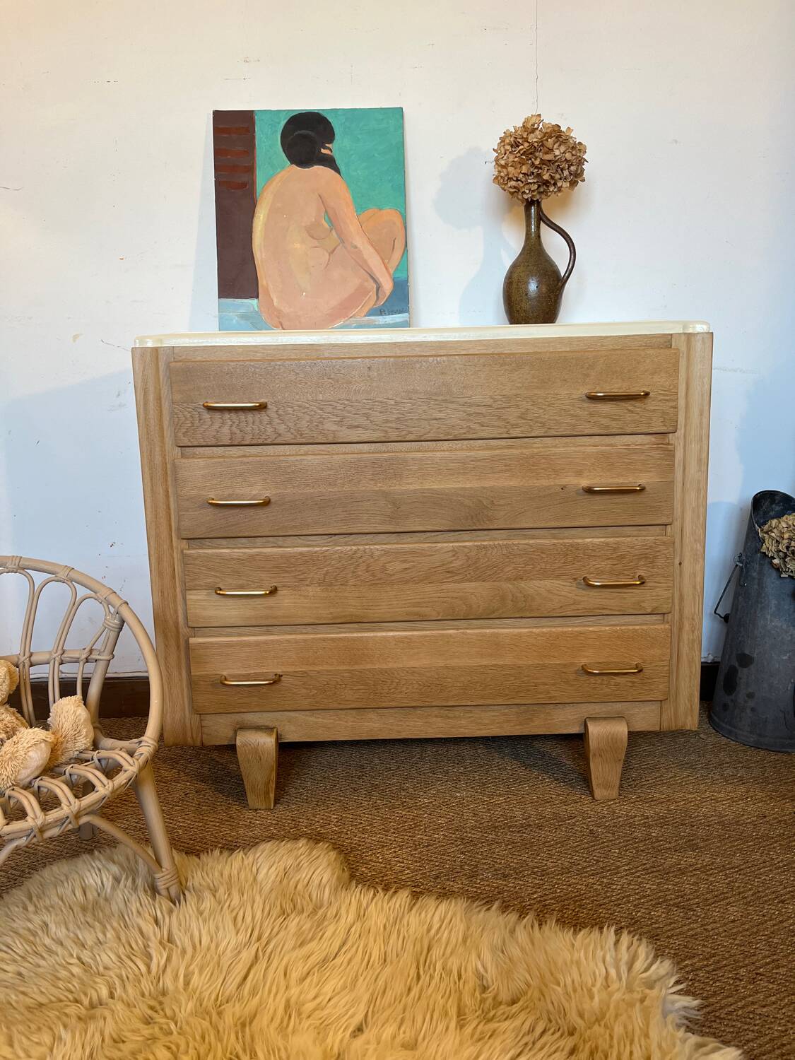 Vintage chest of drawers in wood and golden brass handles