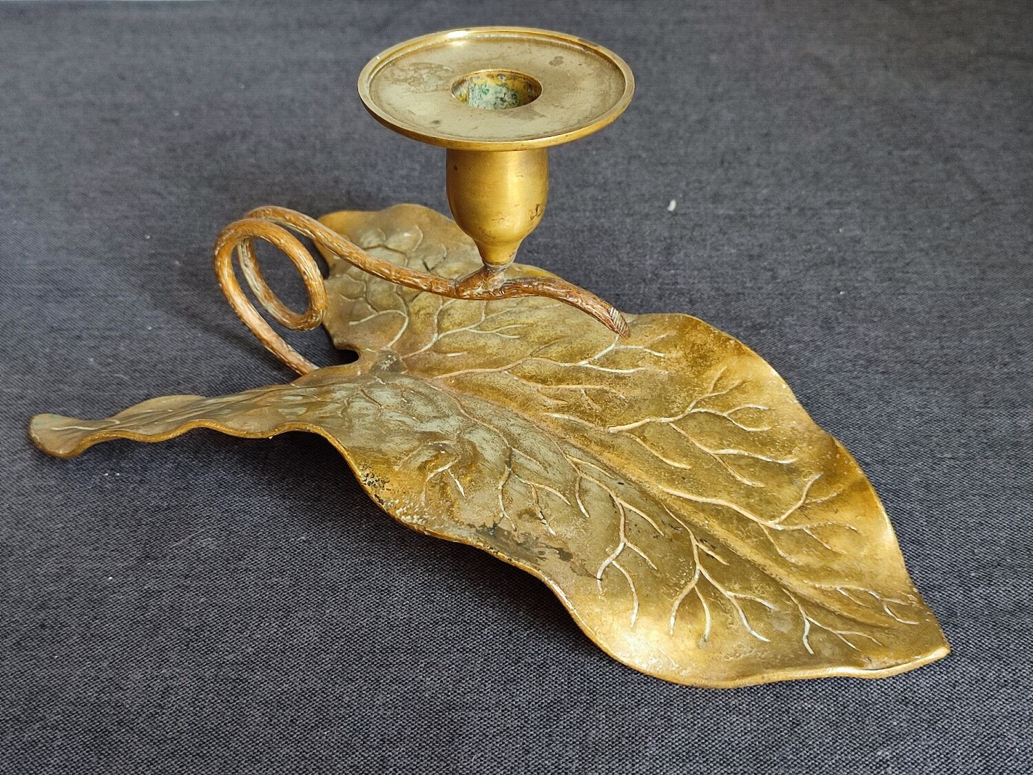 Antique bronze ivy leaf candle holder