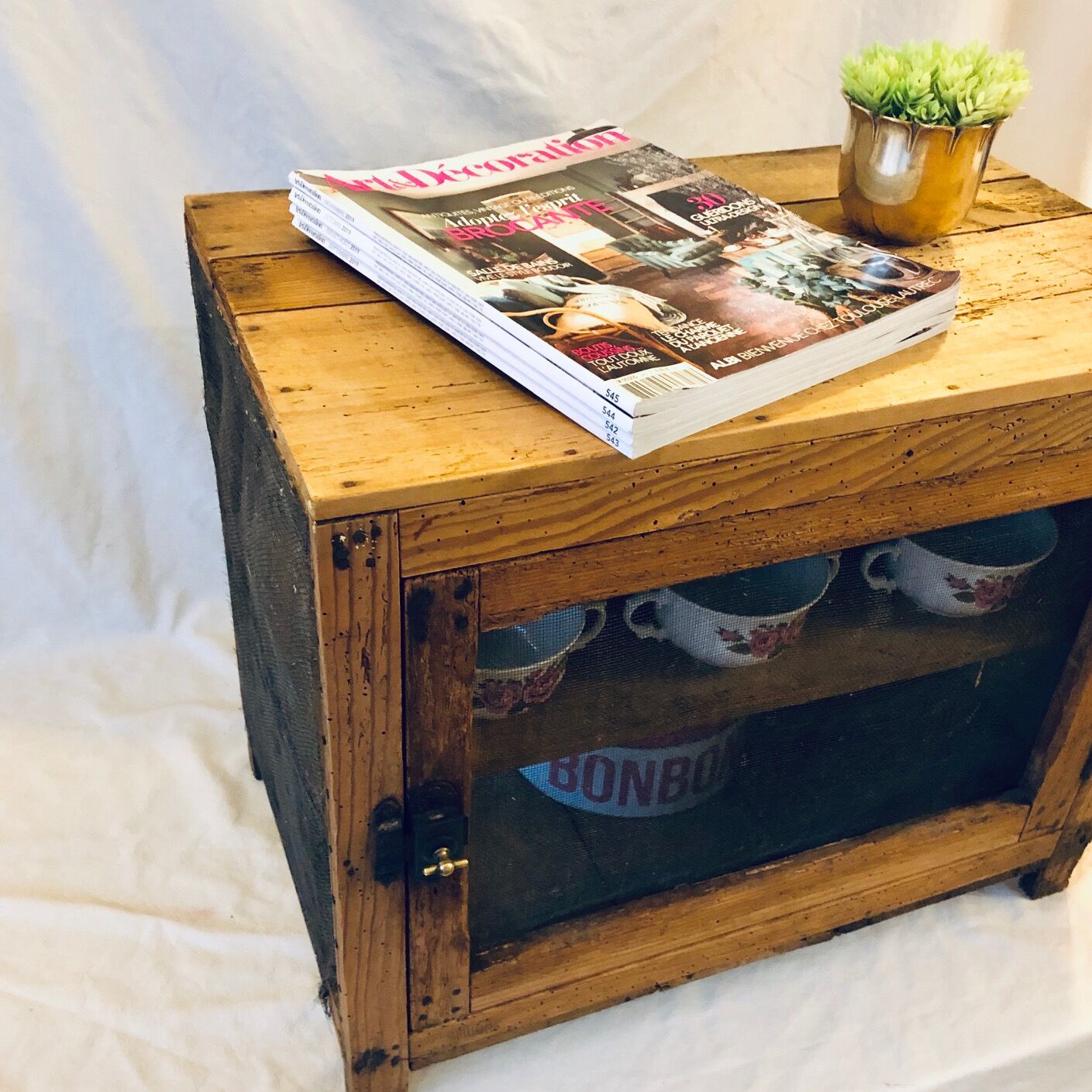 Old wooden eating guard