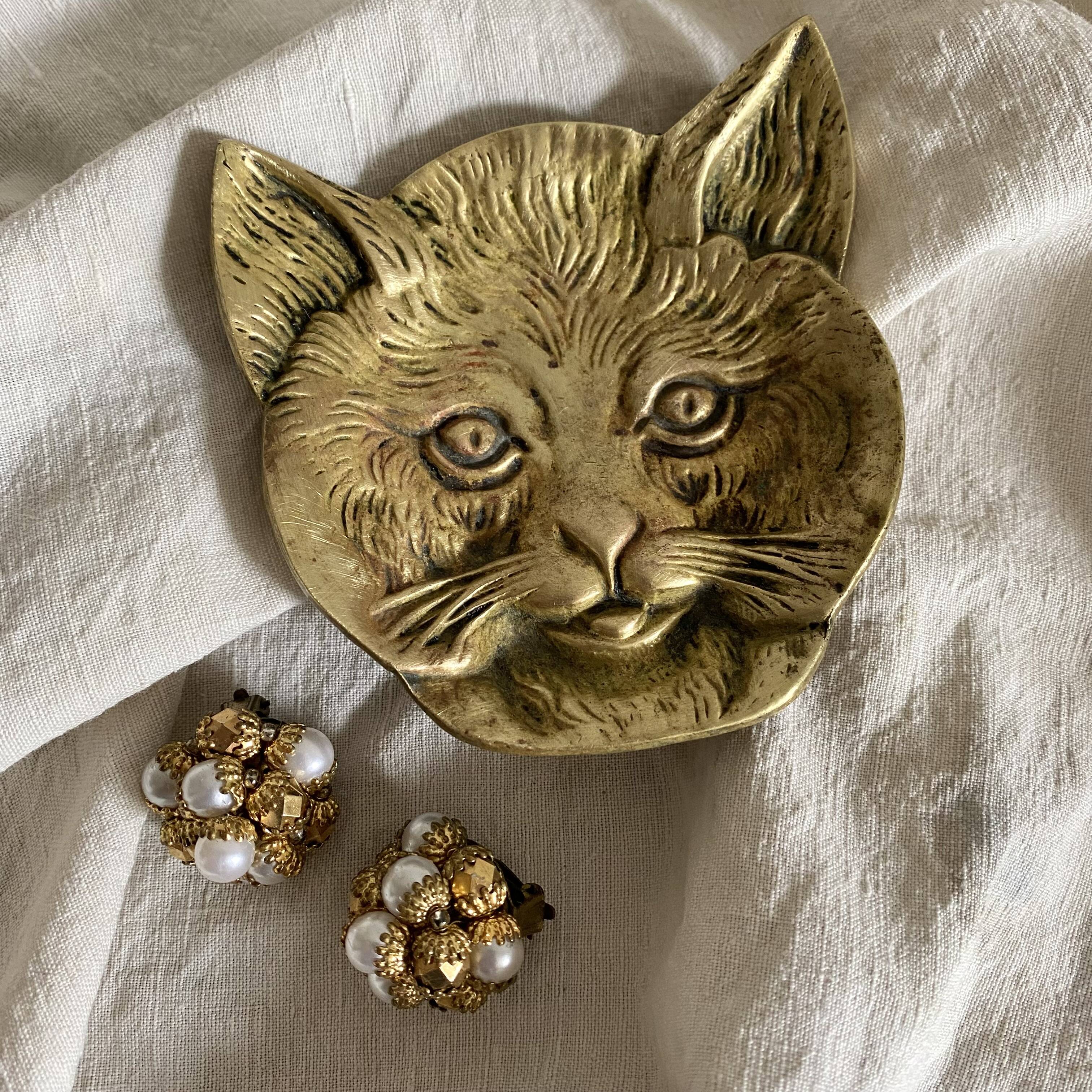 Ashtray, cat pocket emptier in gilded brass