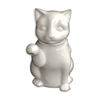 Small teapot in the shape of a cat