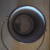 Pot/cover pot in burgundy enamelled metal, with handle - 1960s/1970s