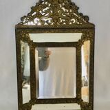 Miroir à parclose en laiton repoussé XIXème - 65x39cm