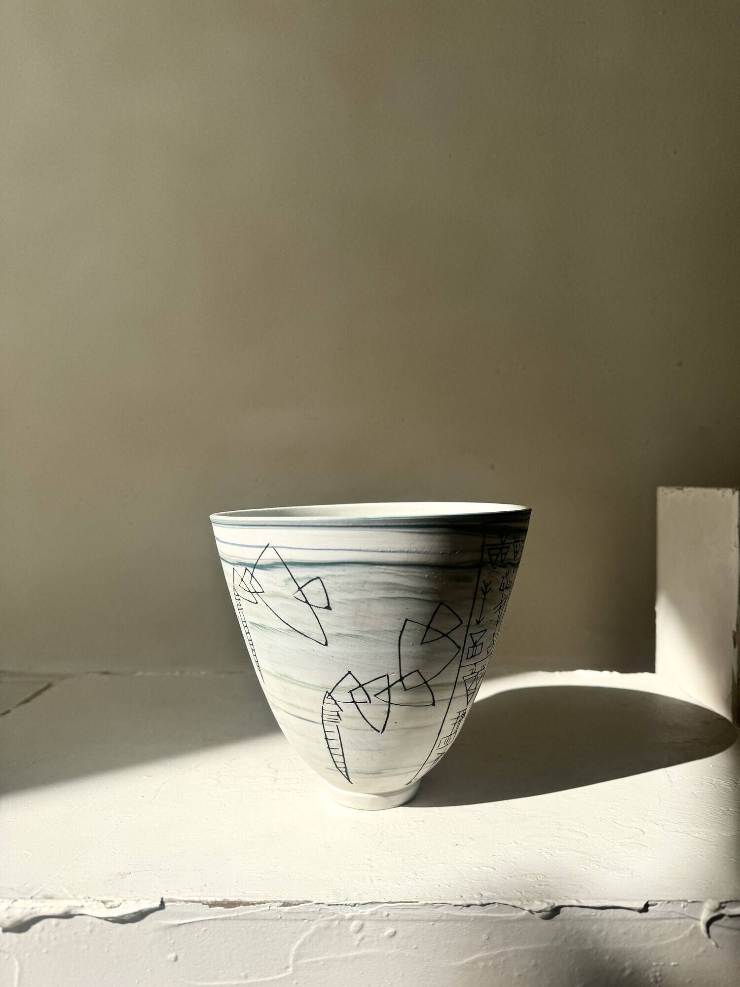 Bowl / large ceramic white catchall with graphic decoration, 1950