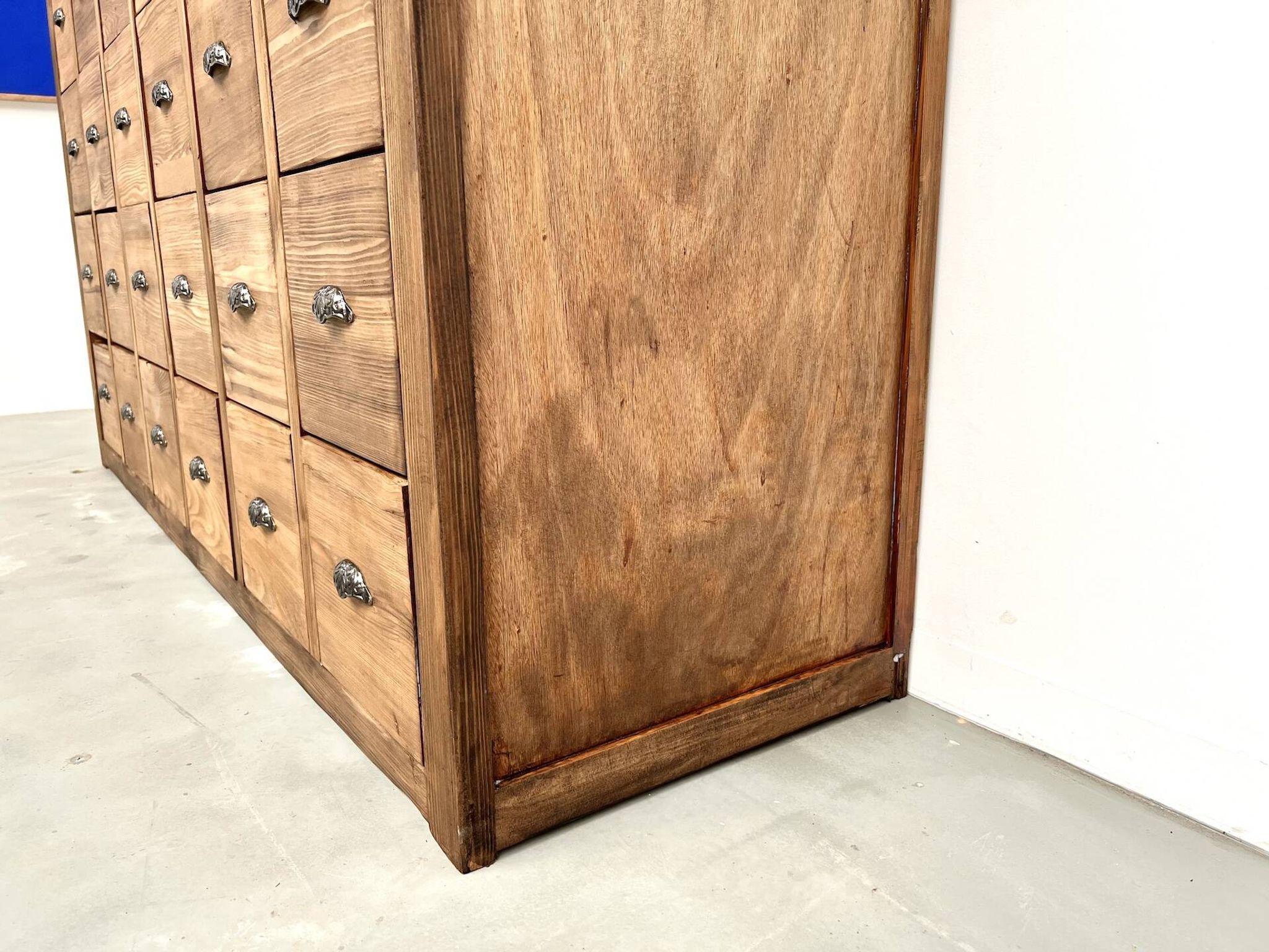 Craftsman's cabinet with 24 drawers in solid pine, 1950s.