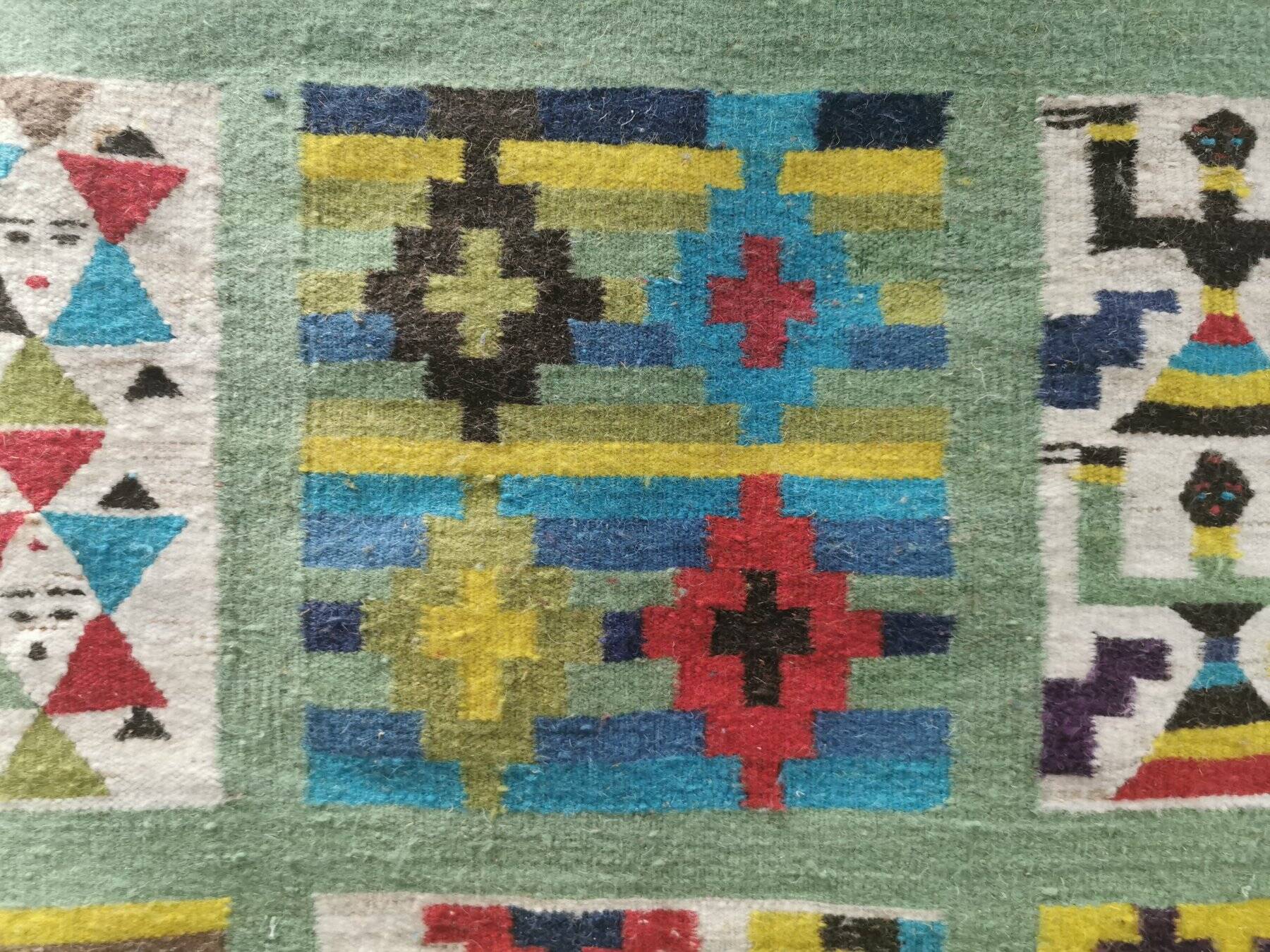 Wall hung wool rug in many colors (Can easily be made into a floor rug)