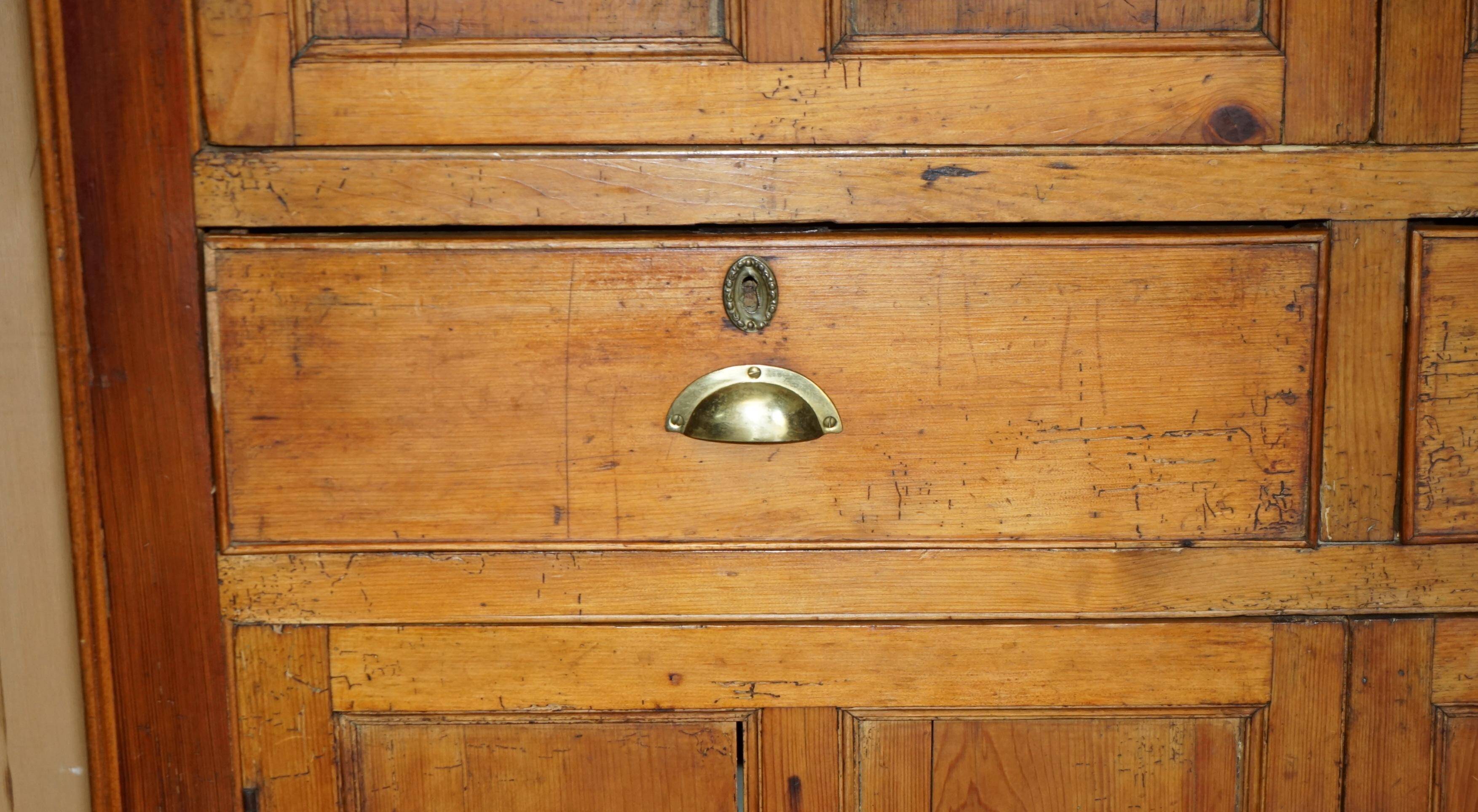 Armoire géorgienne en pin, environ 1780