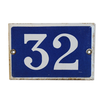 Enamelled street sign, number 32