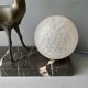Lampe Art Deco avec une biche et son globe en verre d'origine